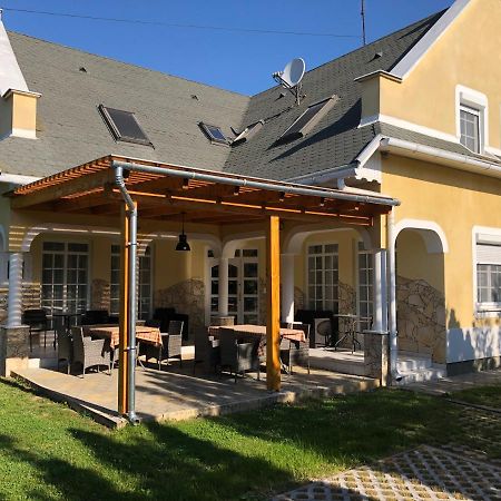 Pacsirta Apartman Lenti Exteriör bild