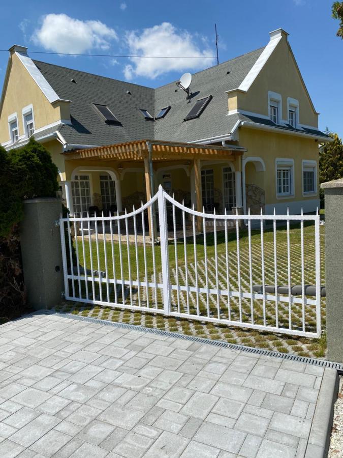 Pacsirta Apartman Lenti Exteriör bild