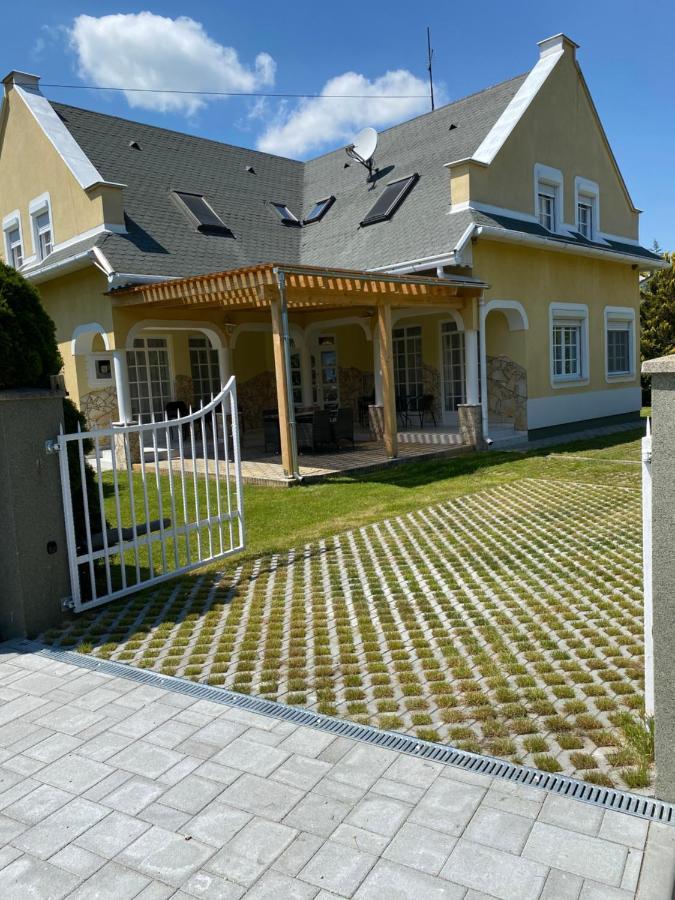 Pacsirta Apartman Lenti Exteriör bild