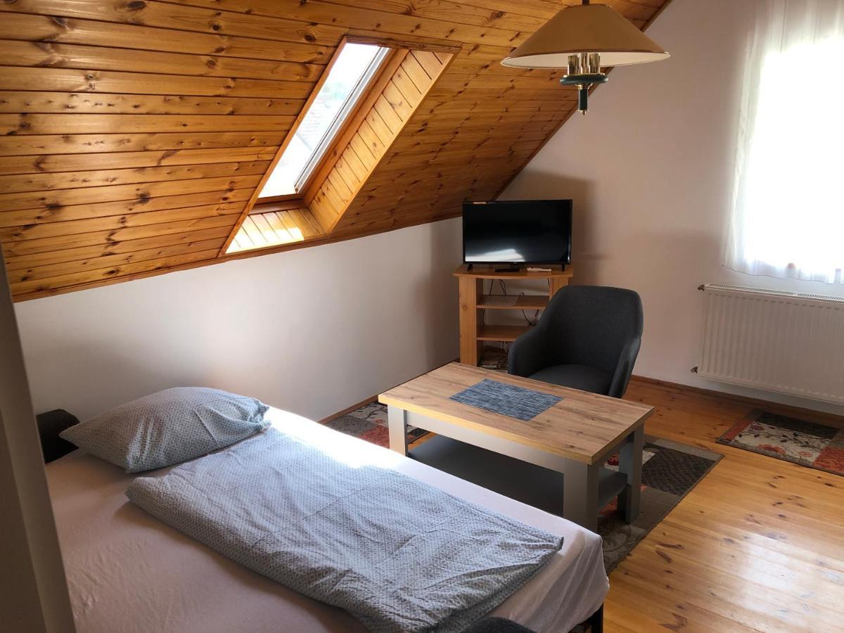 Pacsirta Apartman Lenti Exteriör bild