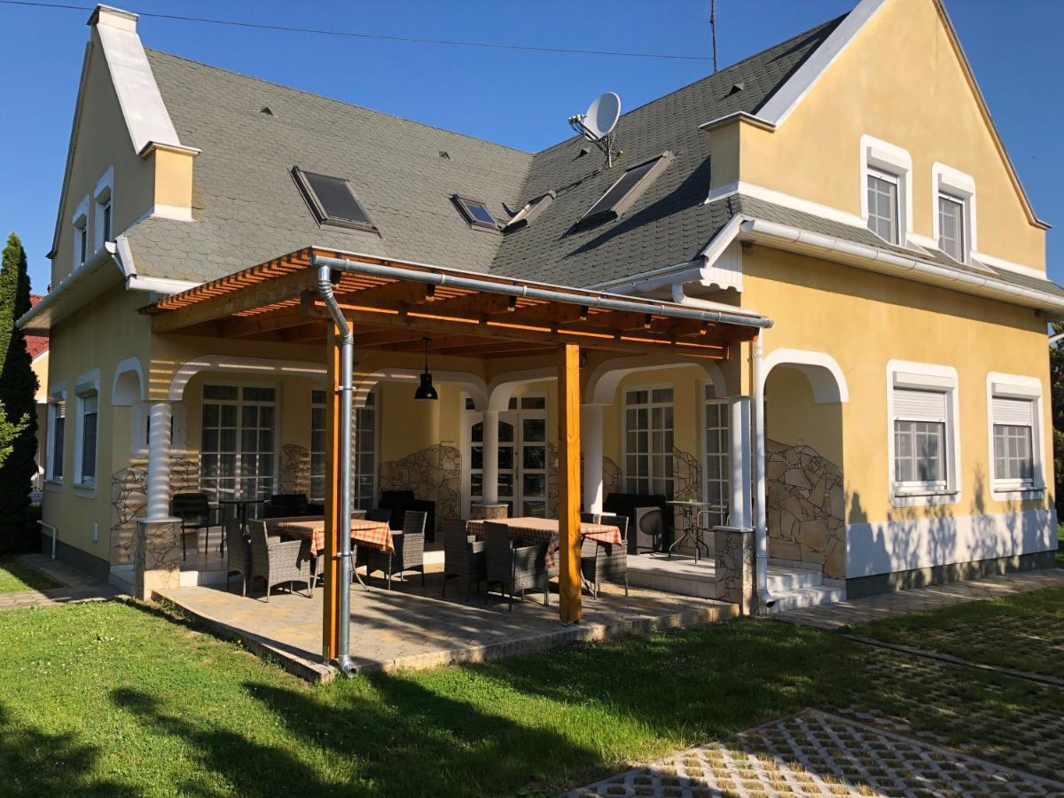 Pacsirta Apartman Lenti Exteriör bild