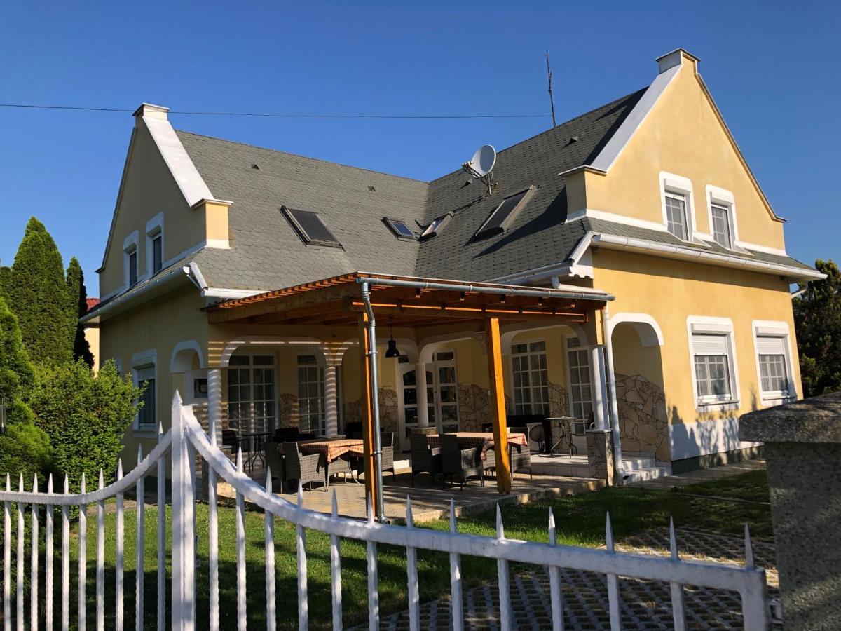 Pacsirta Apartman Lenti Exteriör bild