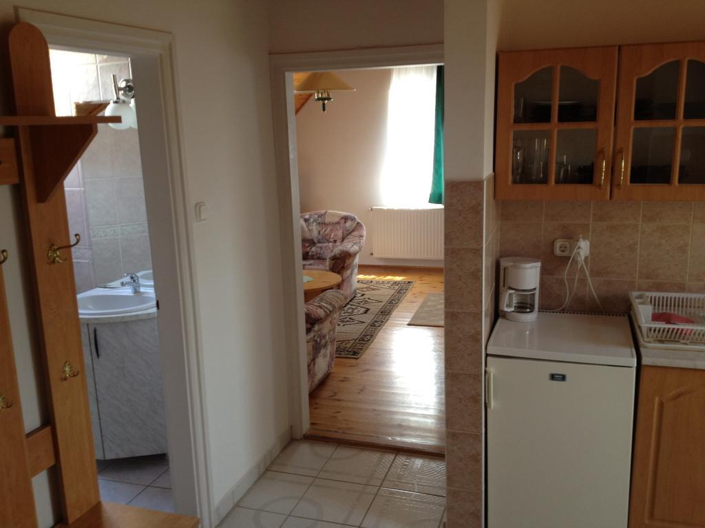 Pacsirta Apartman Lenti Rum bild