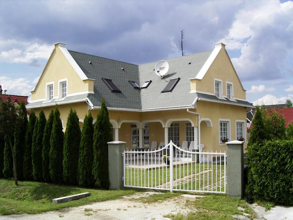 Pacsirta Apartman Lenti Rum bild